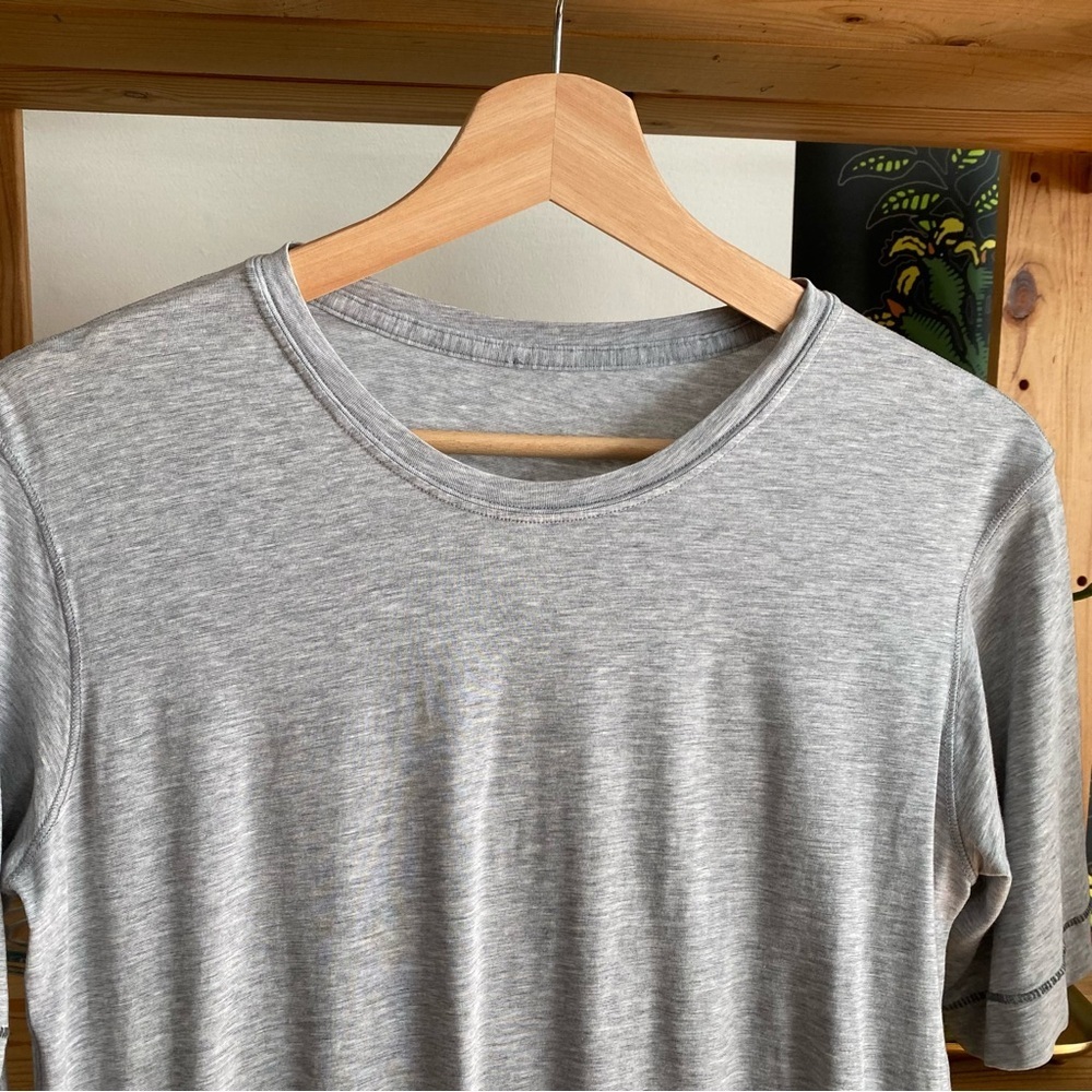 Lululemon Flouncey Tee Mini Stripe Heathered Medium Grey Angel Wing S - Picture 8 of 16